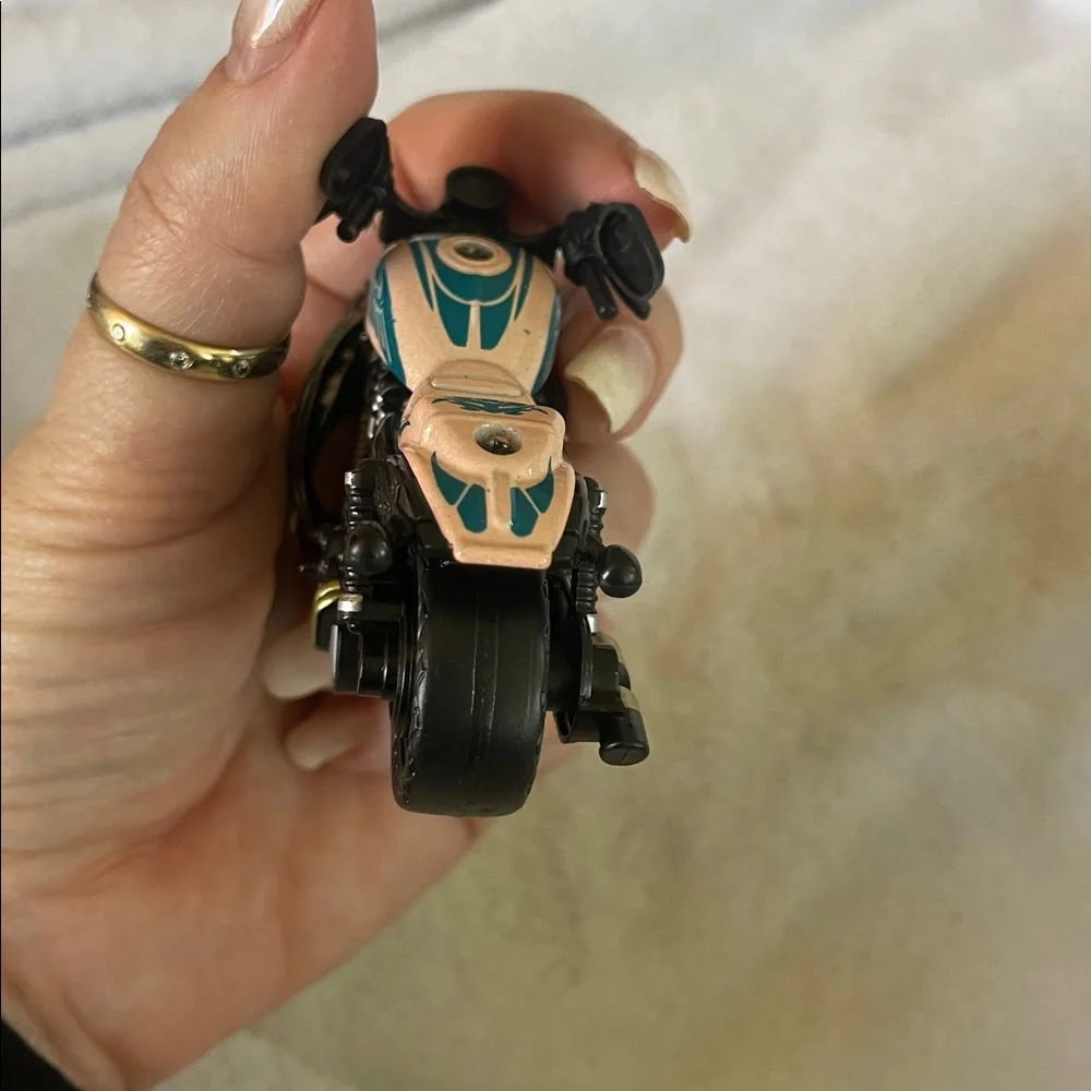 Parker Black and peach Cream Motorcycle Keychain new with lobster clip